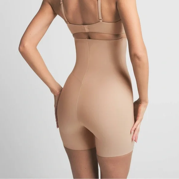 NWT SKIMS BODY CORE SCULPT HIGH-WAISTED SHORTCLAY‎SZ 4X
